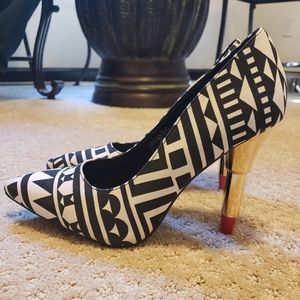 Tribal print black and white lipstick heel pumps